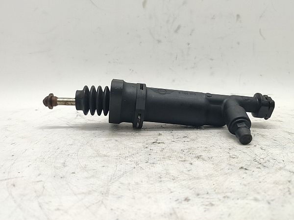 Clutch slave cylinder