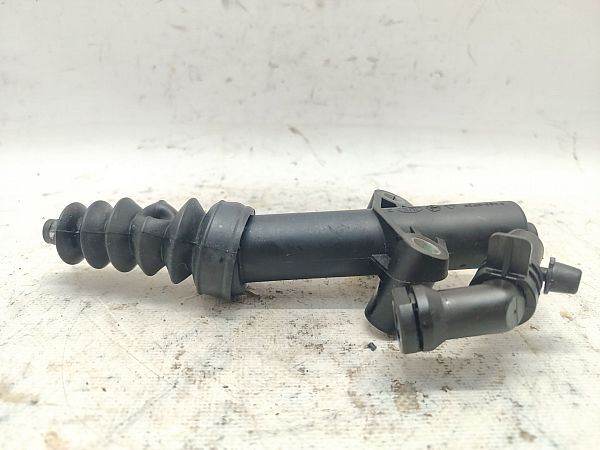 Clutch slave cylinder