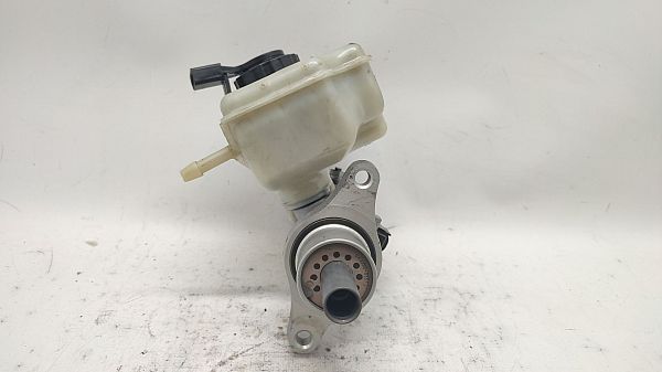 Master brake cylinder