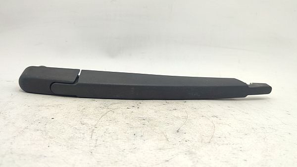 Rear wiper blade arm