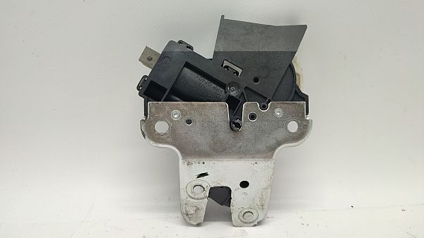 Tailgate lock
