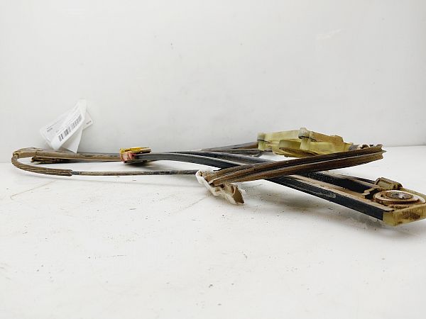 Window lifting mechanism without motor