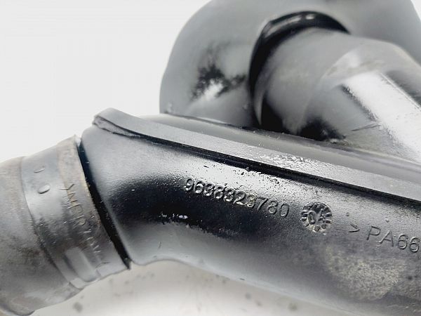 Oil fill pipe