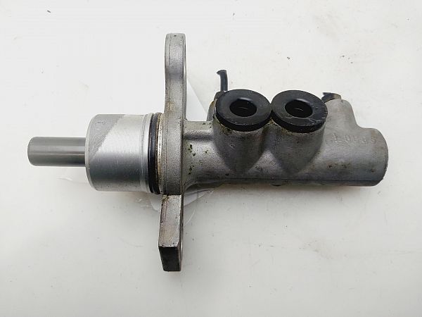 Master brake cylinder