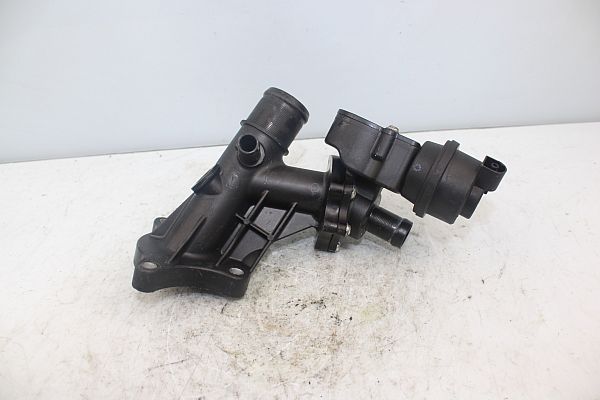 Thermostat housing