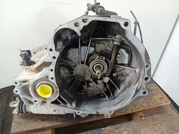 Schaltgetriebe NISSAN ALMERA TINO (V10)