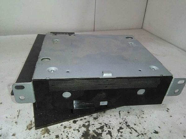 Radio/CD/DVD/GPS head unit
