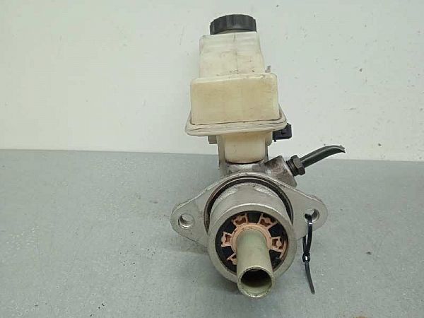 Master brake cylinder