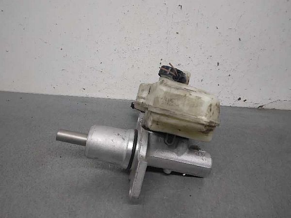 Master brake cylinder