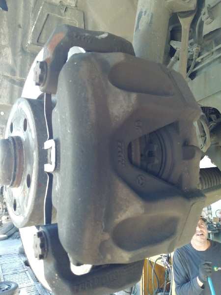 Brake caliper - front left MERCEDES-BENZ E-CLASS Coupe (C207)