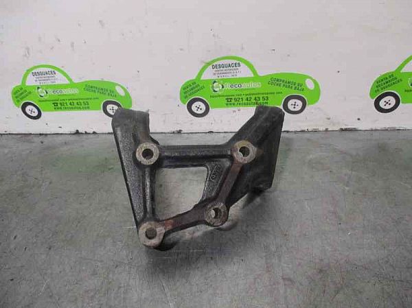 Lichtmaschinenaufhängung ROVER 600 (RH)