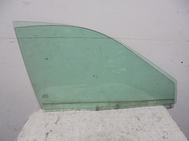 Rear vent glass