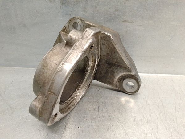 Drive shaft support bearing and bracket