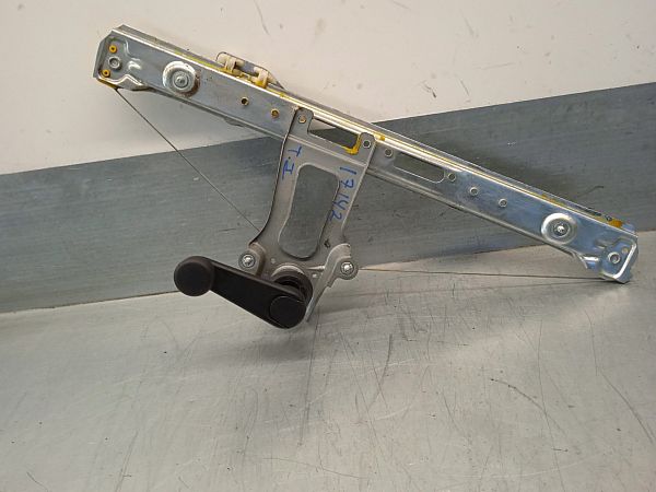 Door manual window regulator