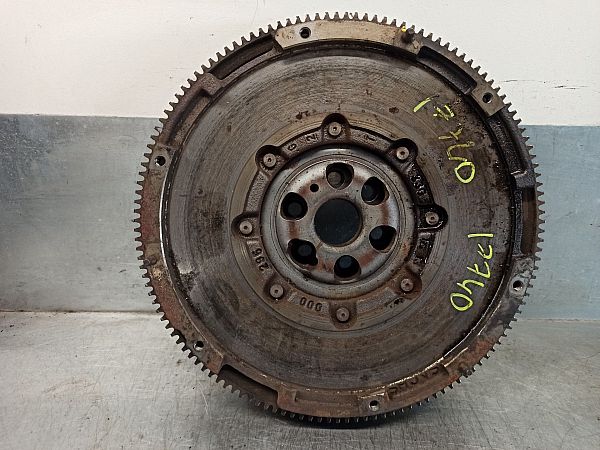 Dual mass flywheel