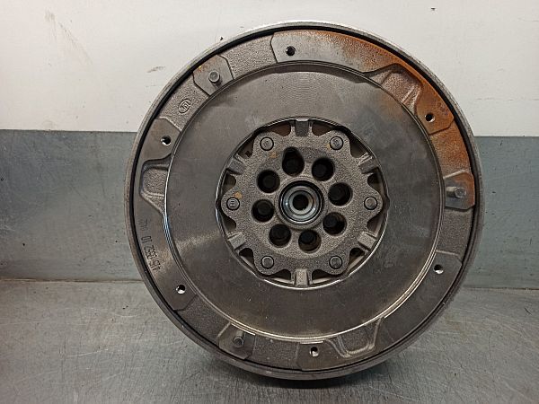 Dual mass flywheel