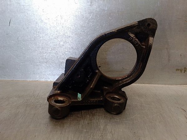 Drive shaft support bearing and bracket