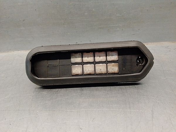 Sliding door contact joint