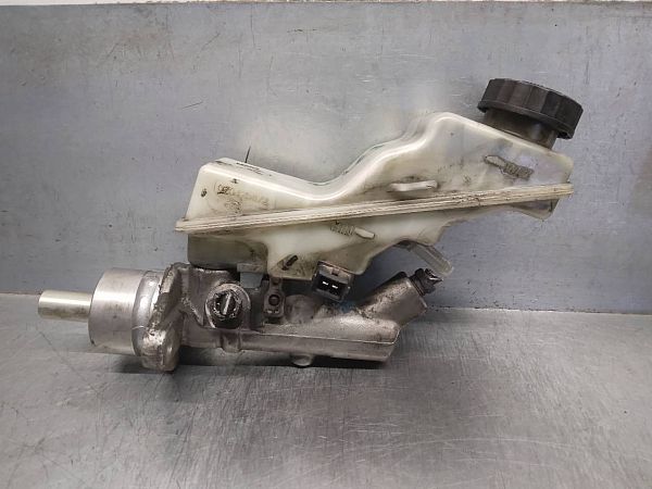 Master brake cylinder