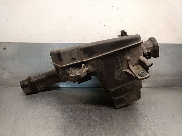 Intake resonator
