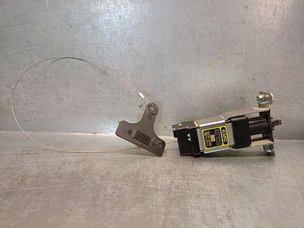 Fuel tank cap lock
