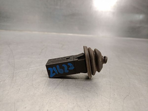 Bouton interrupteur de trappe à essence