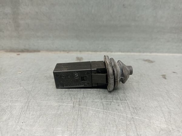 Bouton interrupteur de trappe à essence