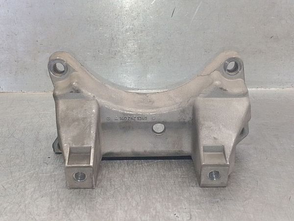 Gearbox mounting bracket