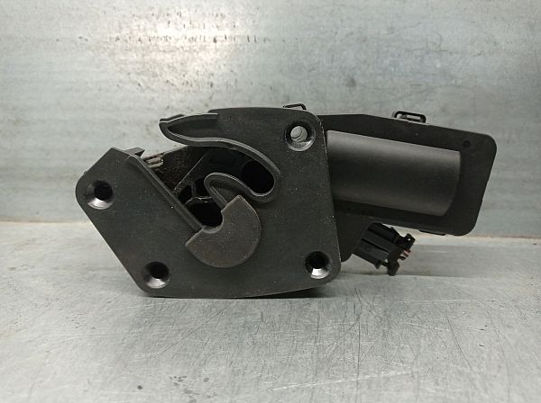 Tailgate boot lock motor