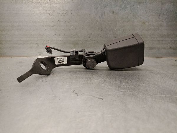 Seatbelt buckle
