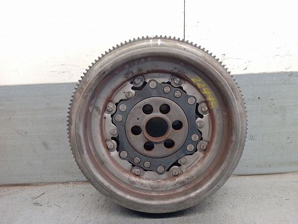 Dual mass flywheel