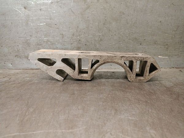Sway bar bush bracket