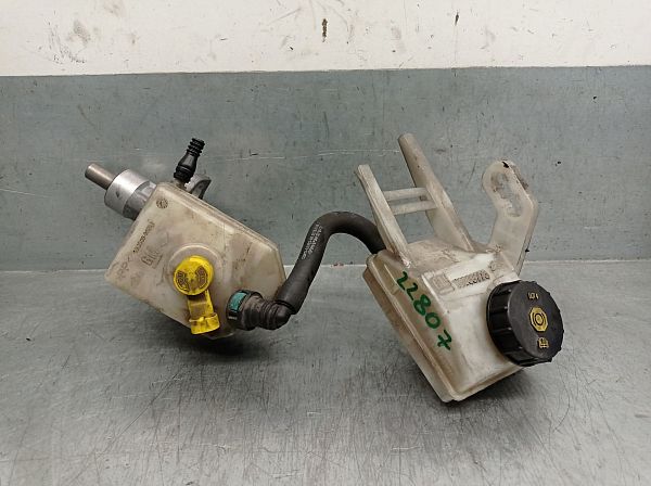 Brake fluid reservoir