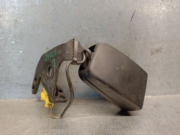Seatbelt buckle