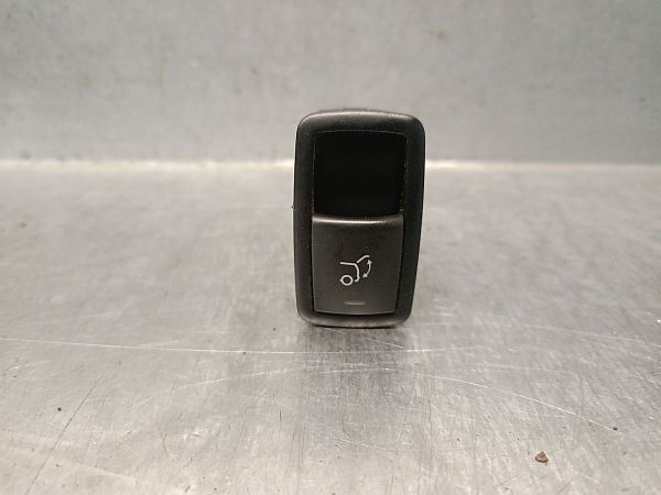 Tailgate opening switch