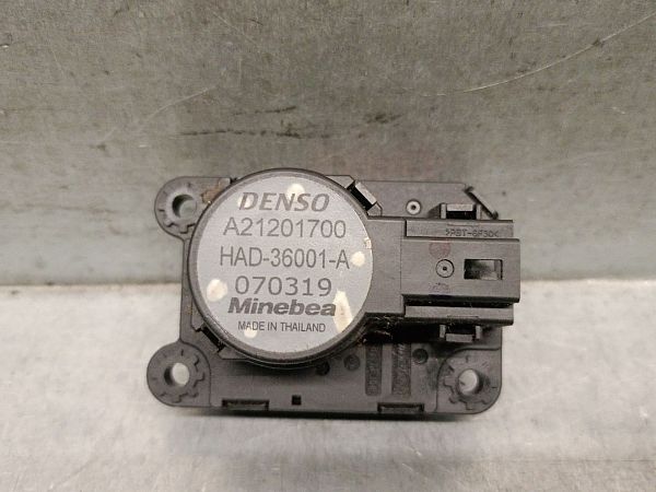 SU001A5425 : Heater Vent Flap Control Motor - Autoparts24