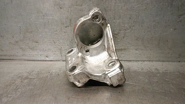 Drive shaft support bearing and bracket