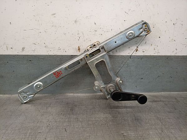 Door manual window regulator
