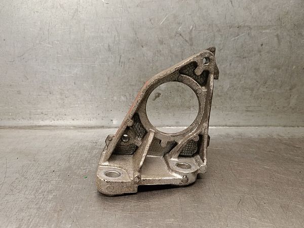 Drive shaft support bearing and bracket