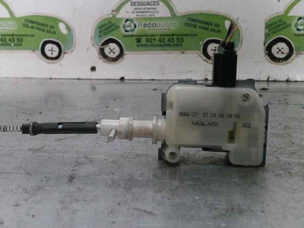 Fuel tank cap lock