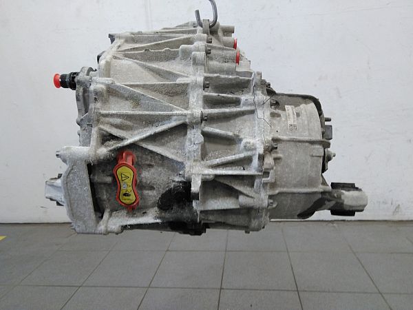 Elektrisk motor foran TESLA MODEL 3 (5YJ3)