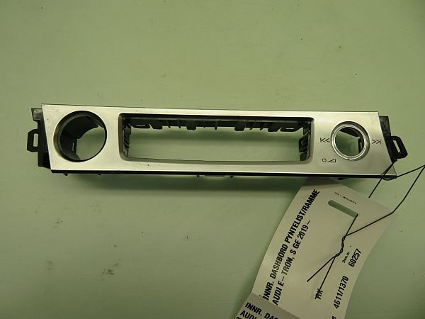 Beklædning -u - instrument AUDI E-TRON (GEN_)