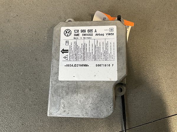 Airbag elektronikkenhet VW TRANSPORTER Mk V Box (7HA, 7HH, 7EA, 7EH)