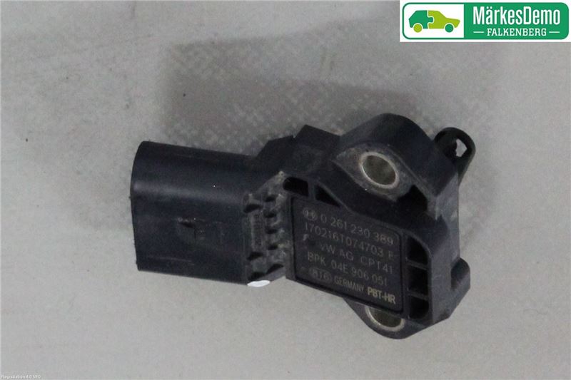 common rail (Injectie) / Verstuiver Brug AUDI A3 Sportback (8VA, 8VF)