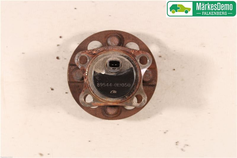 89544-0D050 : Spindle - rear - Autoparts24
