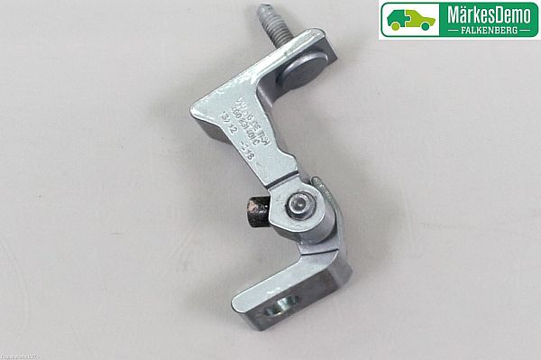 Upper door hinge
