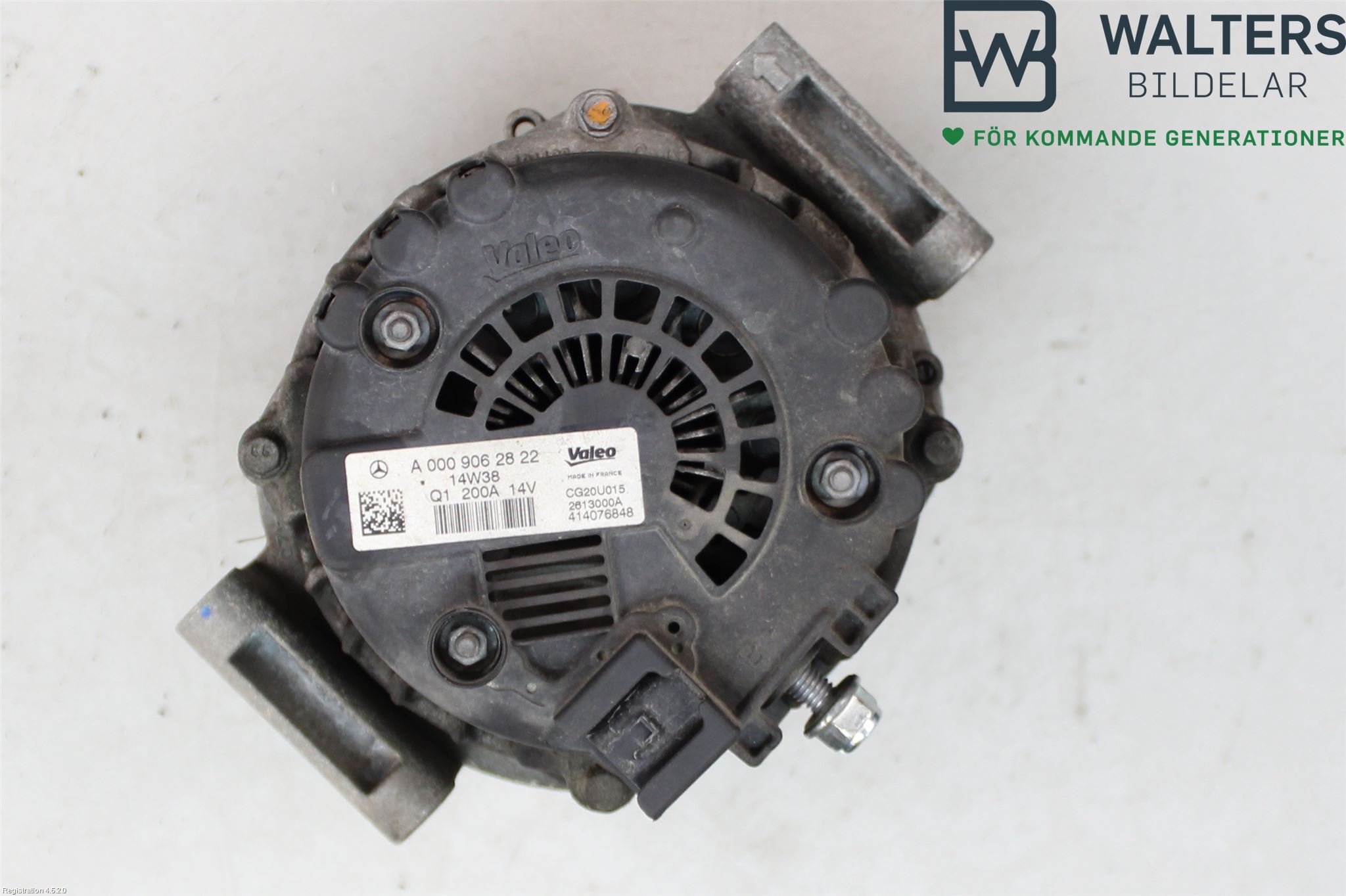 Mercedes-Benz E-CLASS (W212) Alternator A0009062822, A 000 906 28