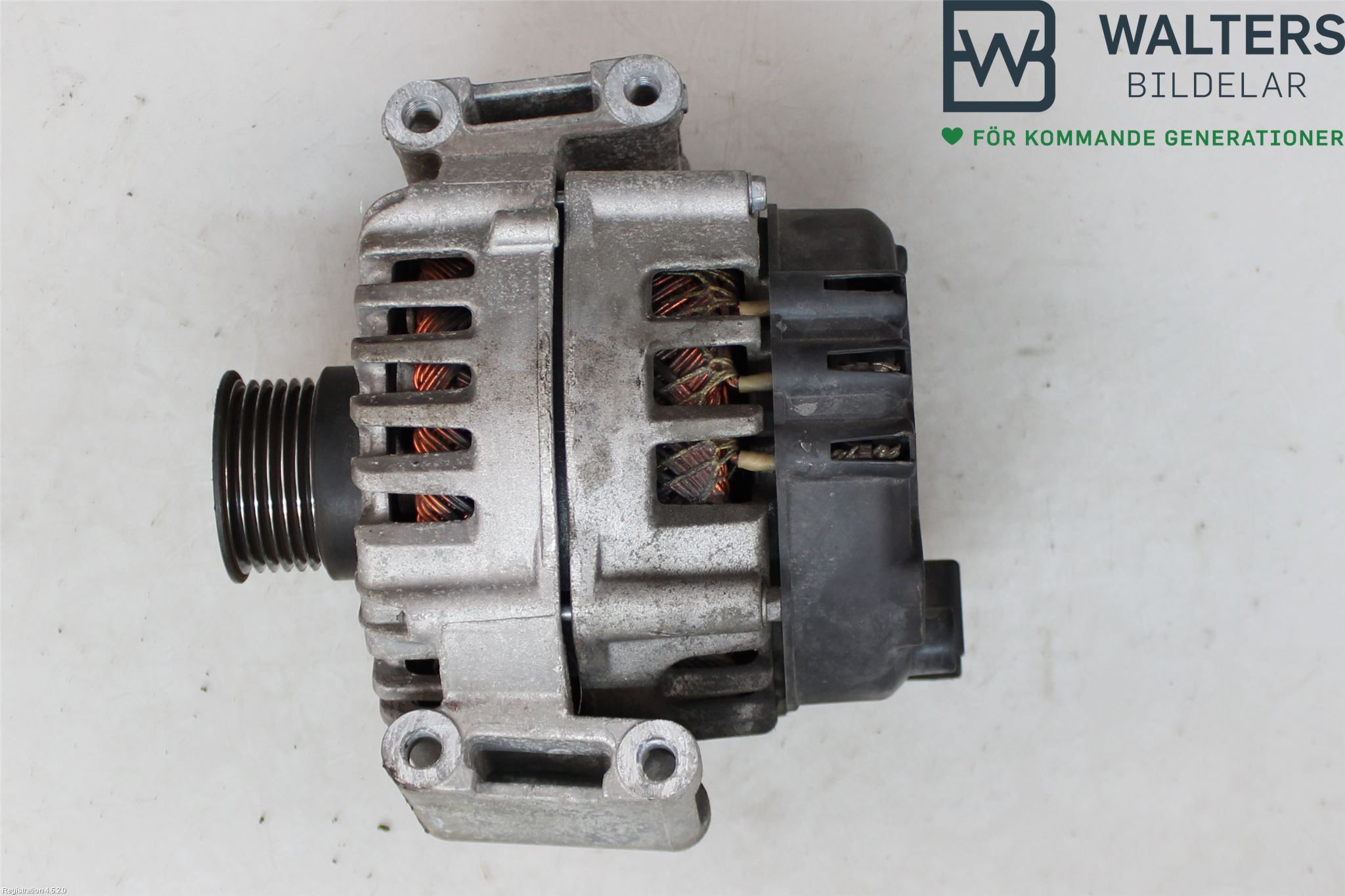 Mercedes-Benz E-CLASS (W212) Alternator A0009062822, A 000 906 28