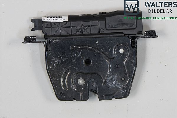 Tailgate lock