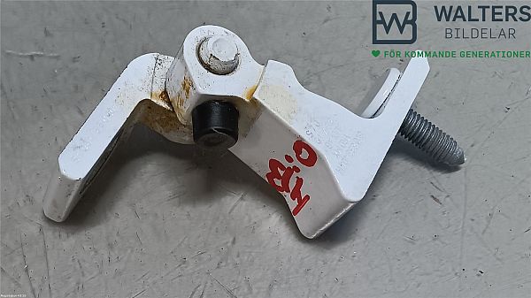Upper door hinge